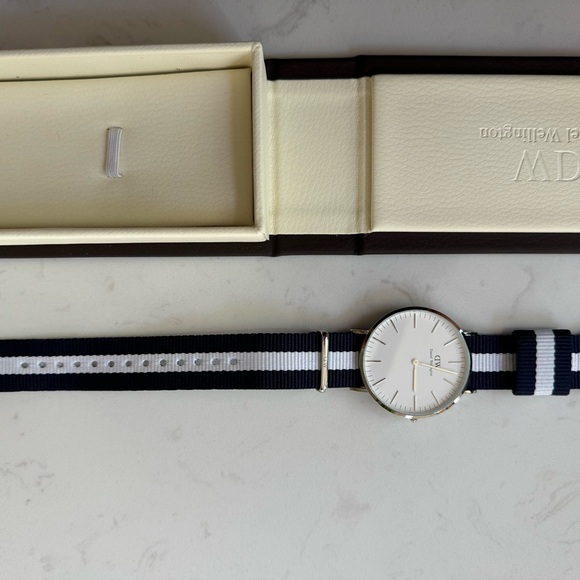Daniel Wellington Classic Glasgow Watch - Picture 2 of 8